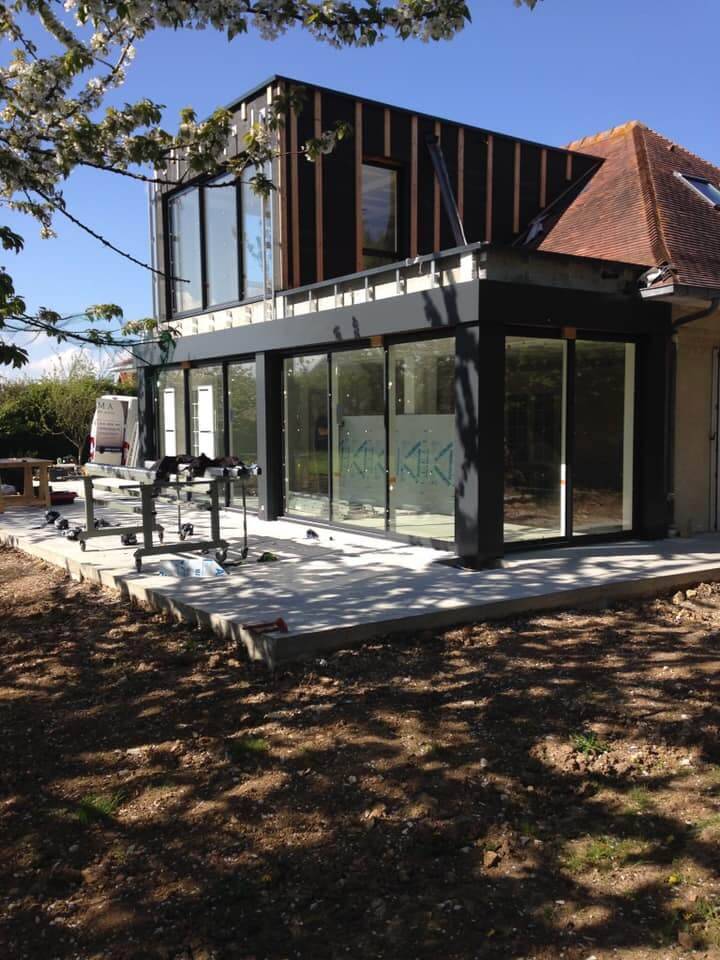 Chassis-aluminium-et-habillage-alucobond.jpg